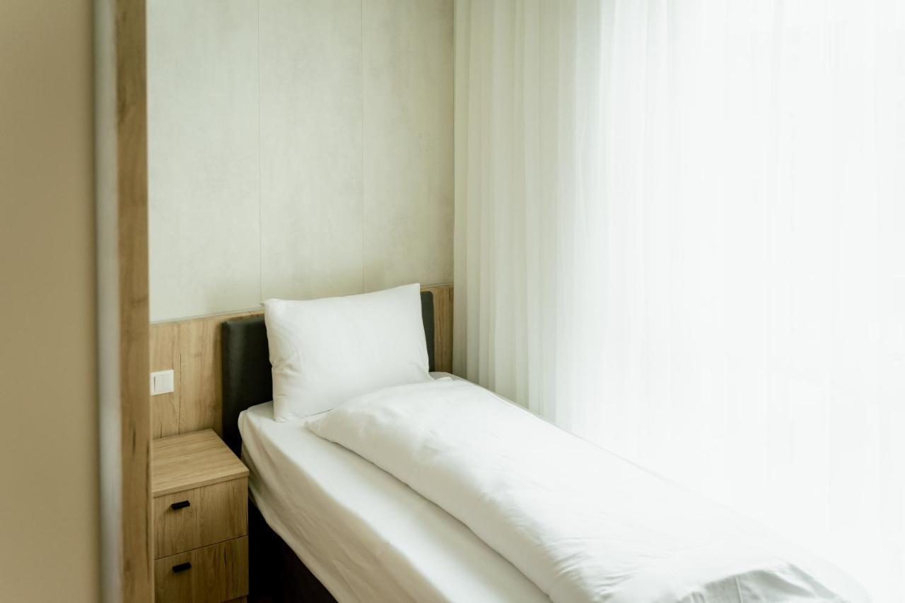 Lamede Self Check-In Hotel วีเนอร์นอยชตัดท์ ภายนอก รูปภาพ