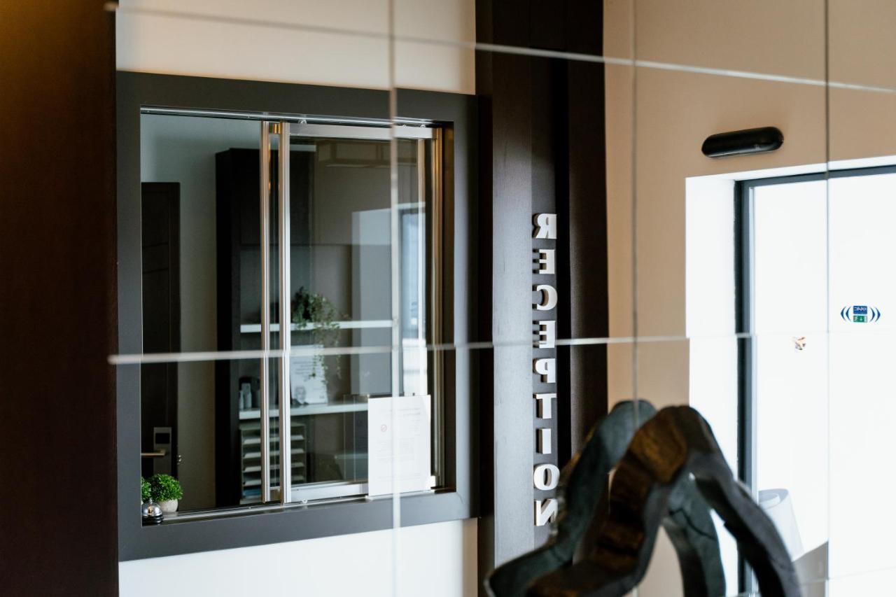 Lamede Self Check-In Hotel วีเนอร์นอยชตัดท์ ภายนอก รูปภาพ