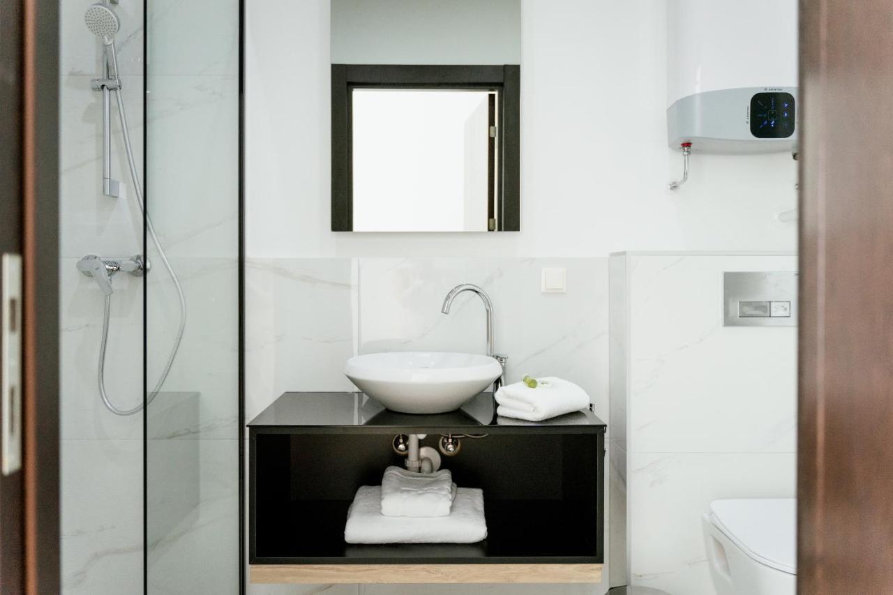 Lamede Self Check-In Hotel วีเนอร์นอยชตัดท์ ภายนอก รูปภาพ