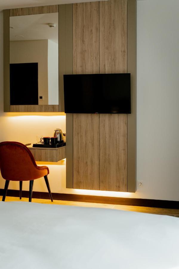 Lamede Self Check-In Hotel วีเนอร์นอยชตัดท์ ภายนอก รูปภาพ