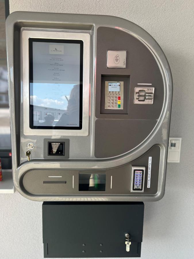 Lamede Self Check-In Hotel วีเนอร์นอยชตัดท์ ภายนอก รูปภาพ