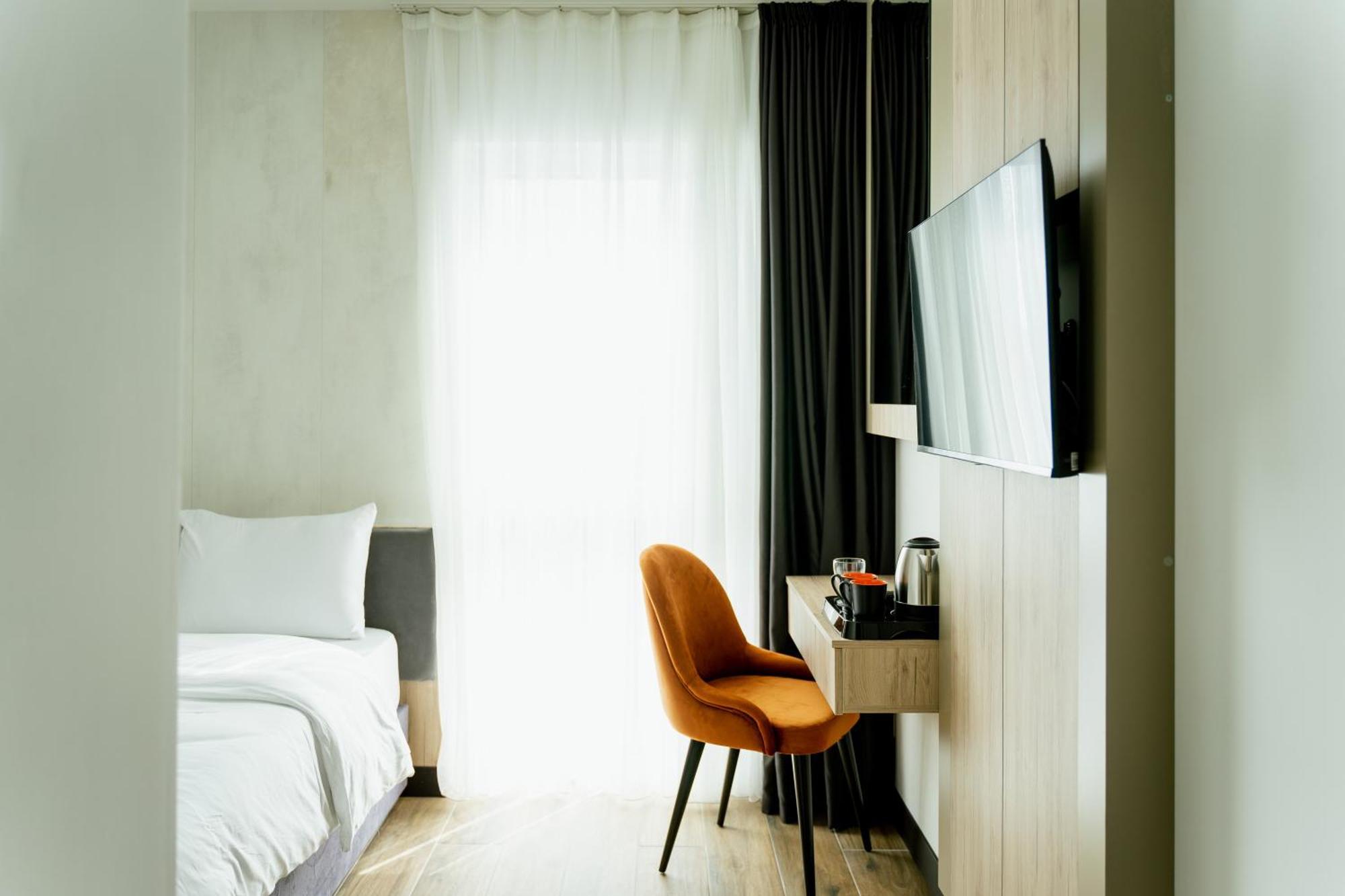 Lamede Self Check-In Hotel วีเนอร์นอยชตัดท์ ภายนอก รูปภาพ