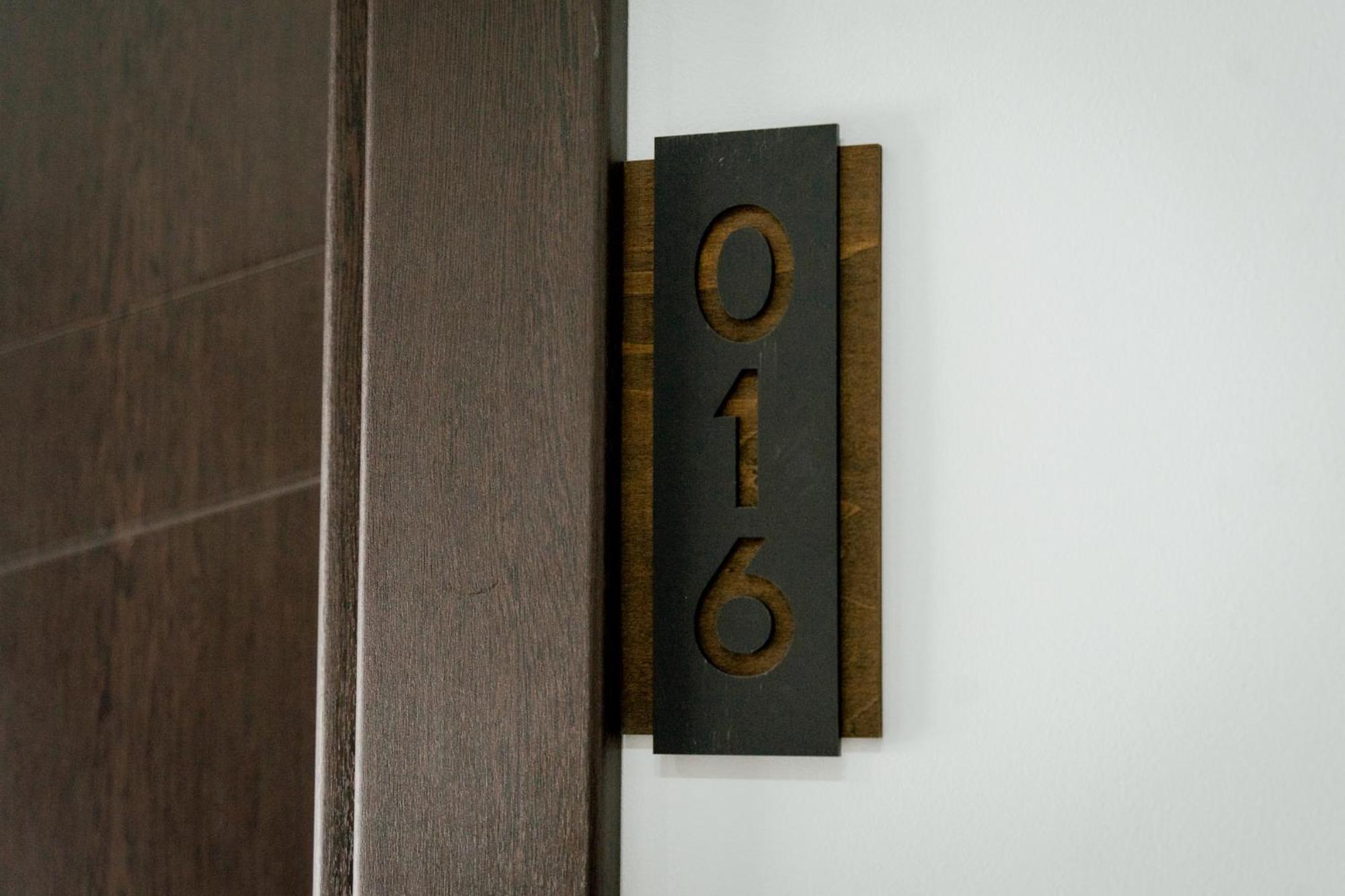 Lamede Self Check-In Hotel วีเนอร์นอยชตัดท์ ภายนอก รูปภาพ
