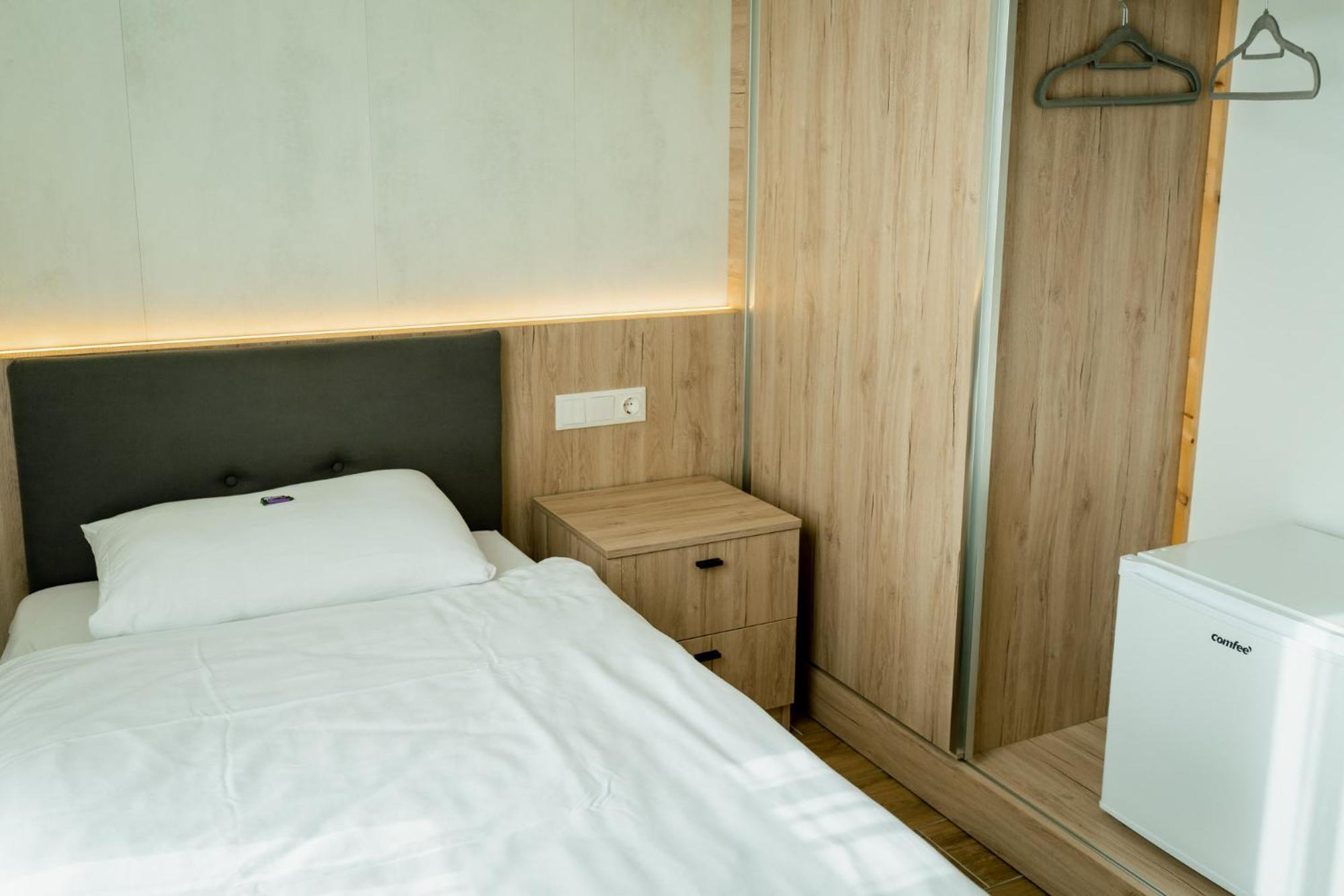 Lamede Self Check-In Hotel วีเนอร์นอยชตัดท์ ภายนอก รูปภาพ