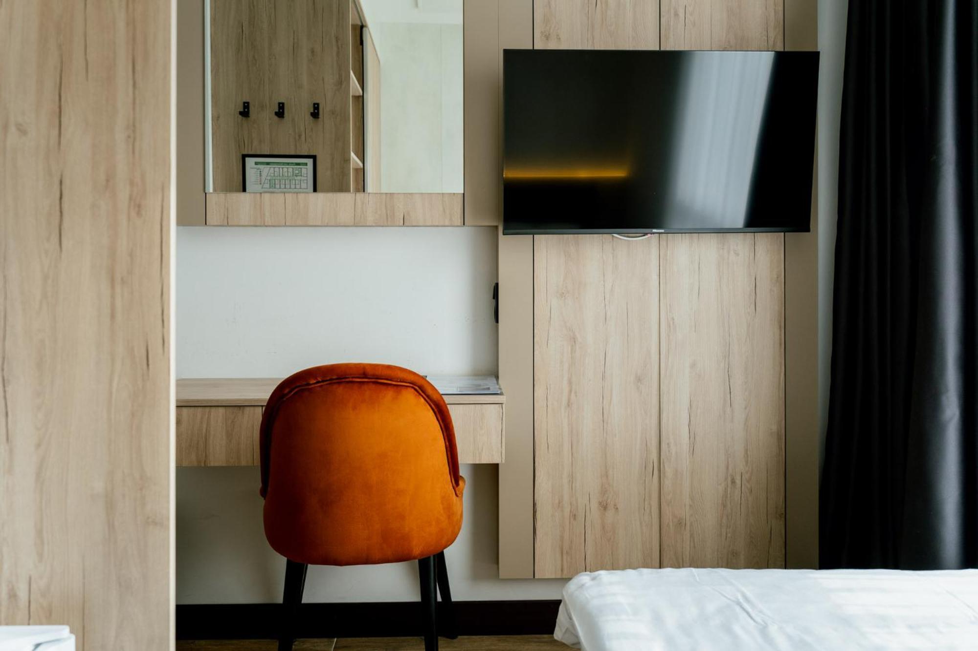 Lamede Self Check-In Hotel วีเนอร์นอยชตัดท์ ภายนอก รูปภาพ